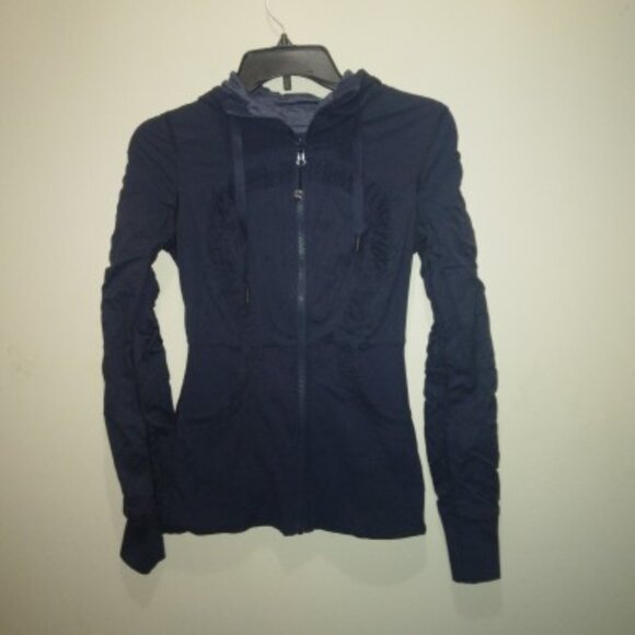 Lululemon hooded Define jacket with ruching size 8 (M ) - Picture 5 of 5